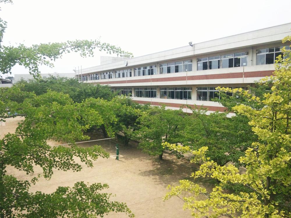 Junior high school. 572m until Sakura Municipal Nishishizu junior high school