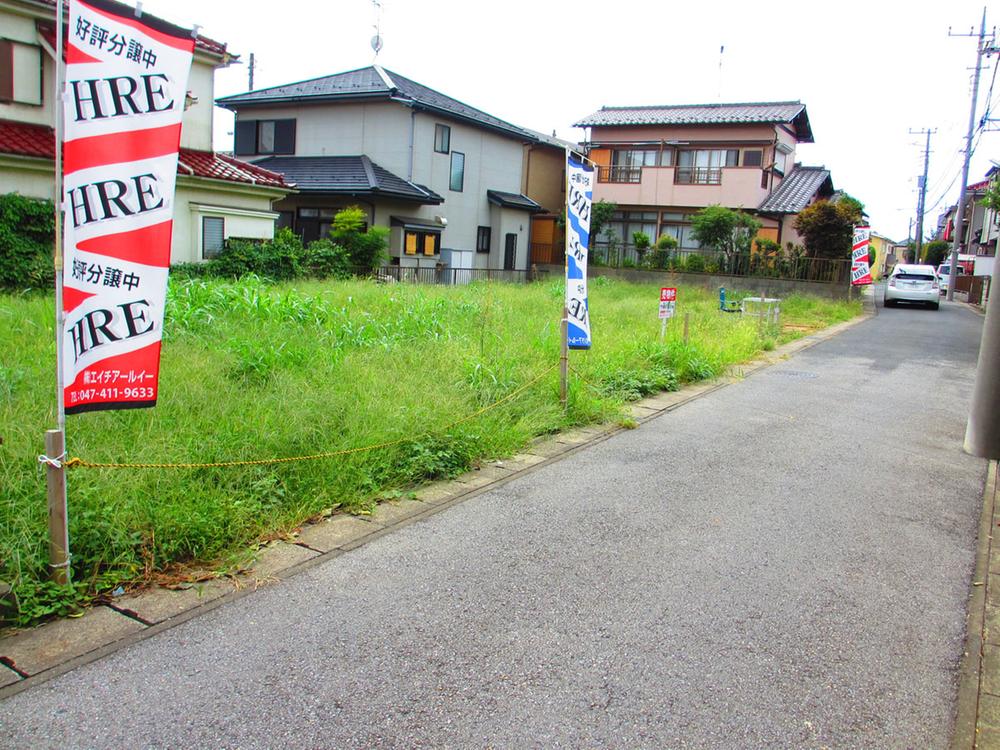 Local photos, including front road. Parking spaces 2 units can be.