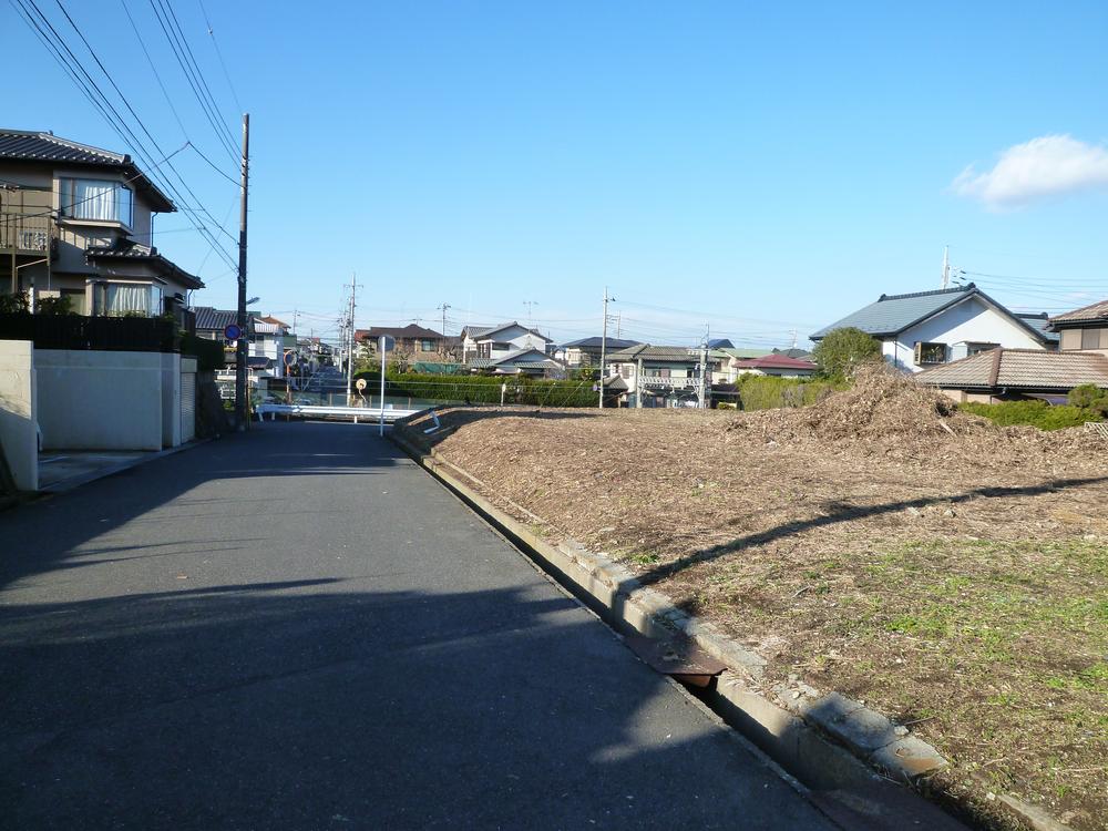 Local photos, including front road. Local (12 May 2013) Shooting
