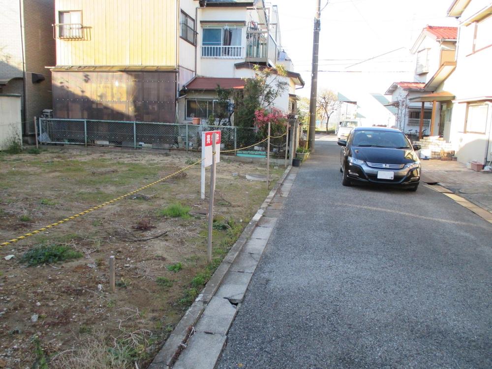 Local photos, including front road. Local (11 May 2013) Shooting