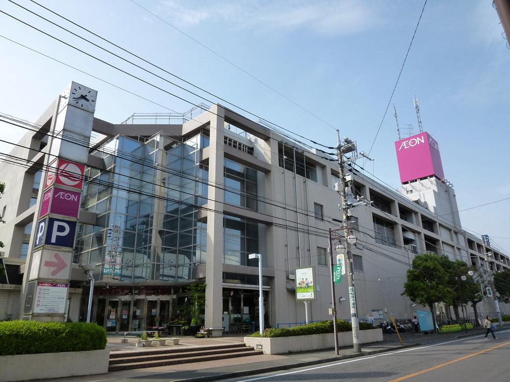 Shopping centre. During business seven days a week 1200m Station of ions to ion