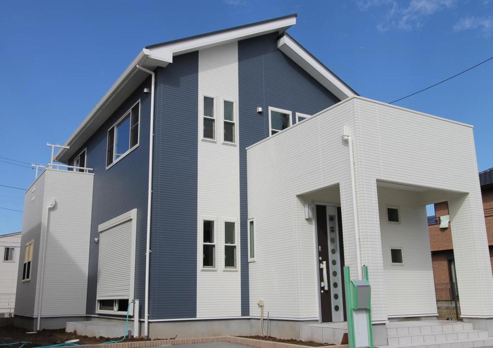 Building plan example (exterior photos). We offer a variation to fulfill the wish of the family. 