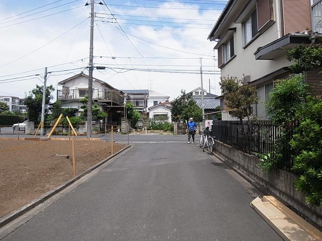 Local photos, including front road. No construction conditions