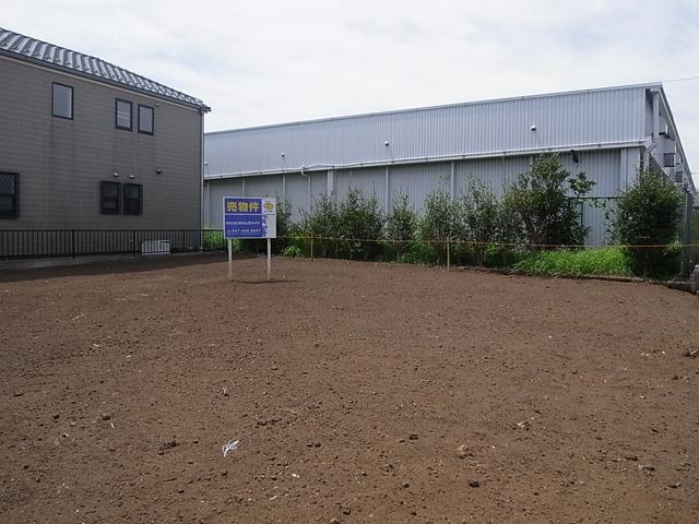 Local land photo. 3 Station 2 lines Available