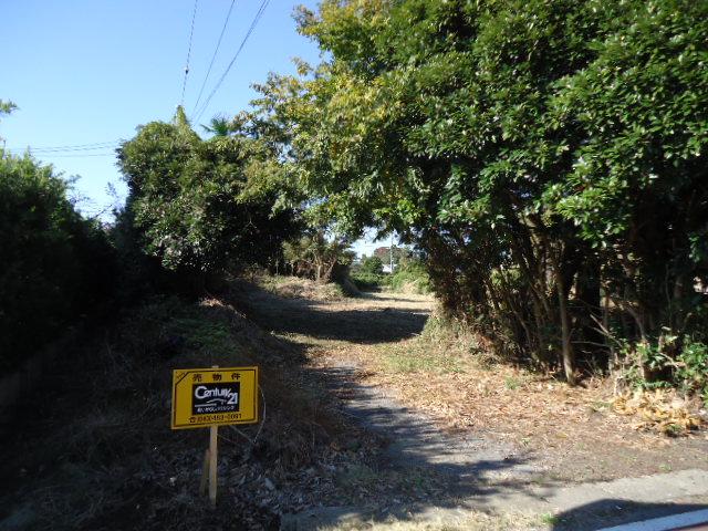 Local land photo. Taken from the east side road
