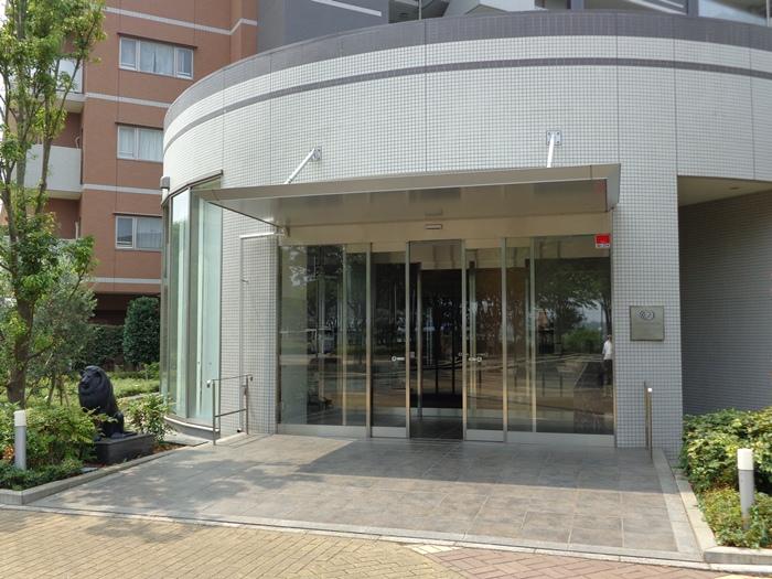 Entrance. Common areas