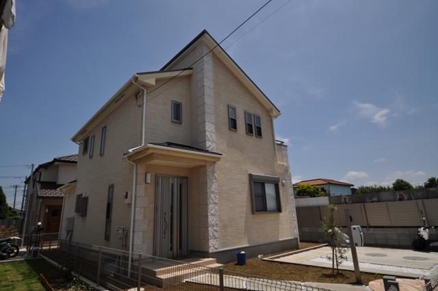 Building plan example (exterior photos). Building appearance example