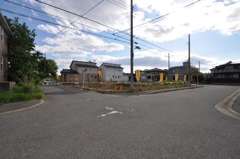 Local photos, including front road. Local (10 May 2013) Shooting