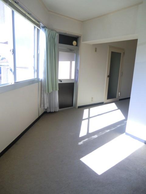 Non-living room. Sunroom
