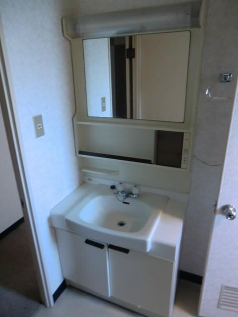 Wash basin, toilet