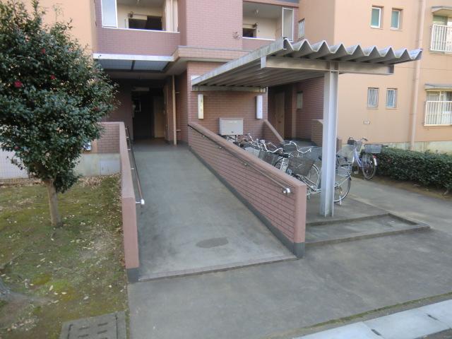 Entrance. Common areas