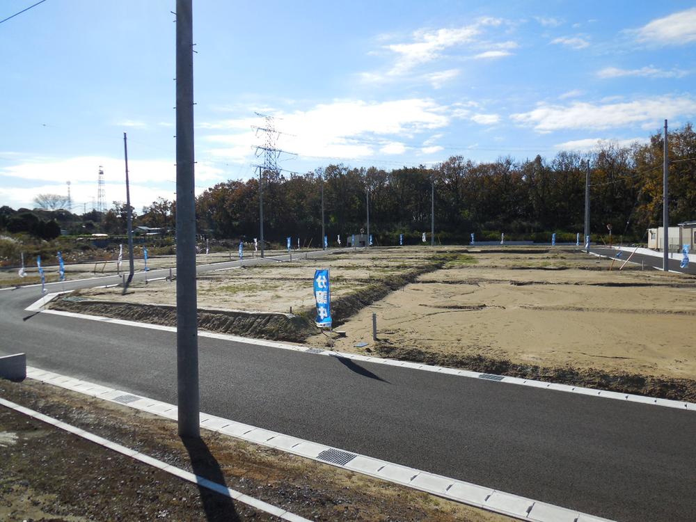 Local photos, including front road. Local (12 May 2013) Shooting