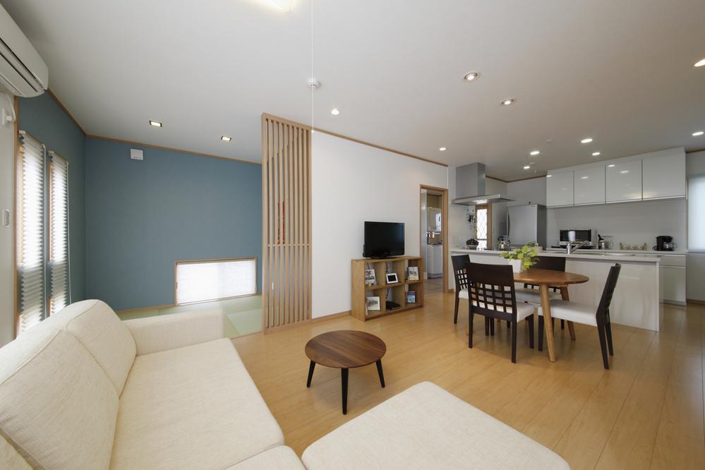 exhibition hall / Showroom. Local (August 2013) Shooting