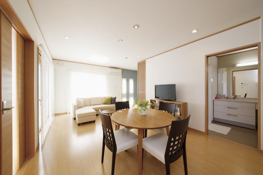 exhibition hall / Showroom. Local (12 May 2013) Shooting