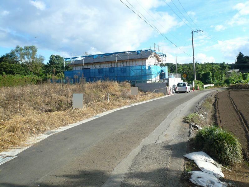 Local photos, including front road. Local Photo 1