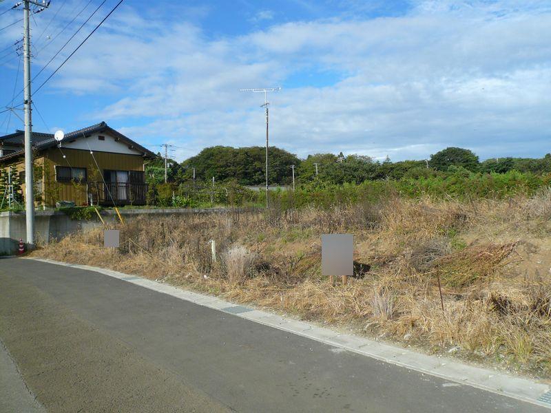 Local photos, including front road. Local photo 3