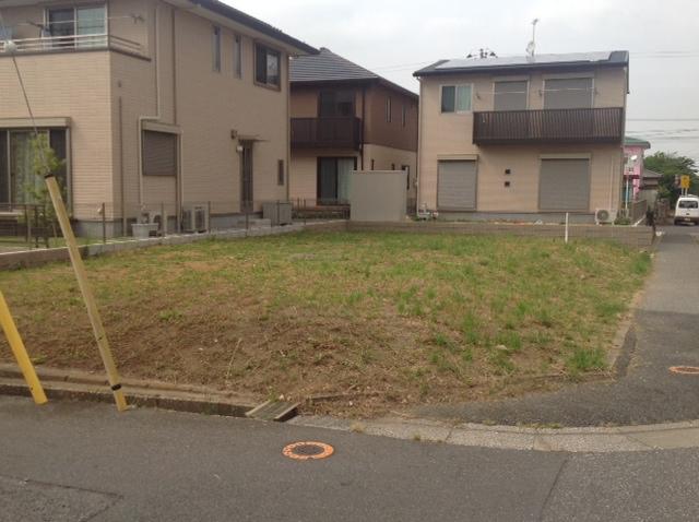 Local photos, including front road. Area 60 square meters more than the corner lot. 9m ・ There is a feeling of freedom facing the 6m of the road. Parking are easy! ! ? 