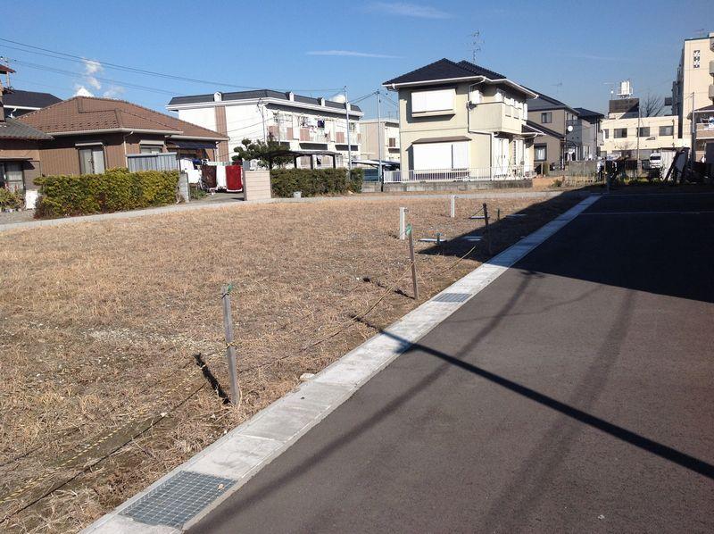 Local photos, including front road. Compartment panoramic view 3