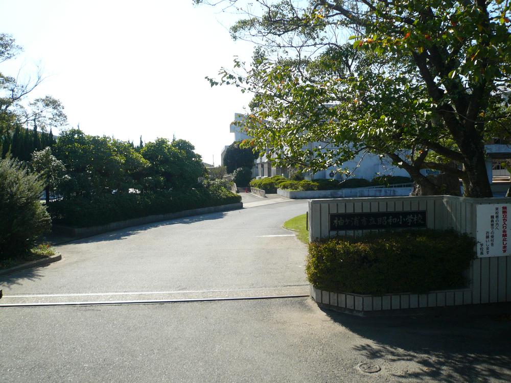 Primary school. Narawa to elementary school 1100m