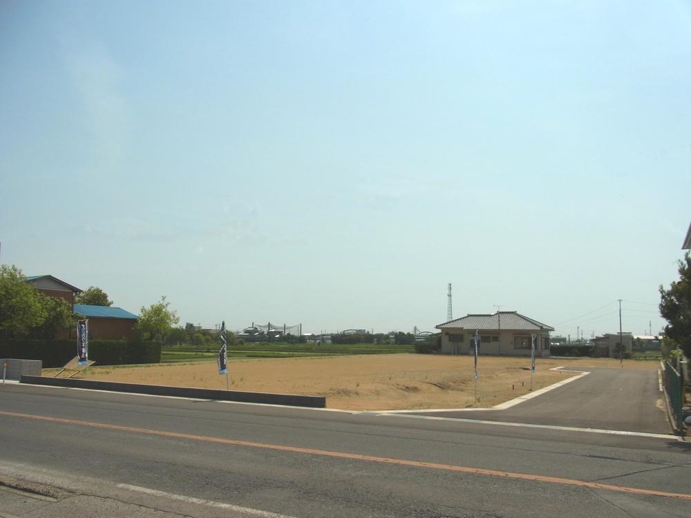 Local photos, including front road. Local (May 2013) Shooting