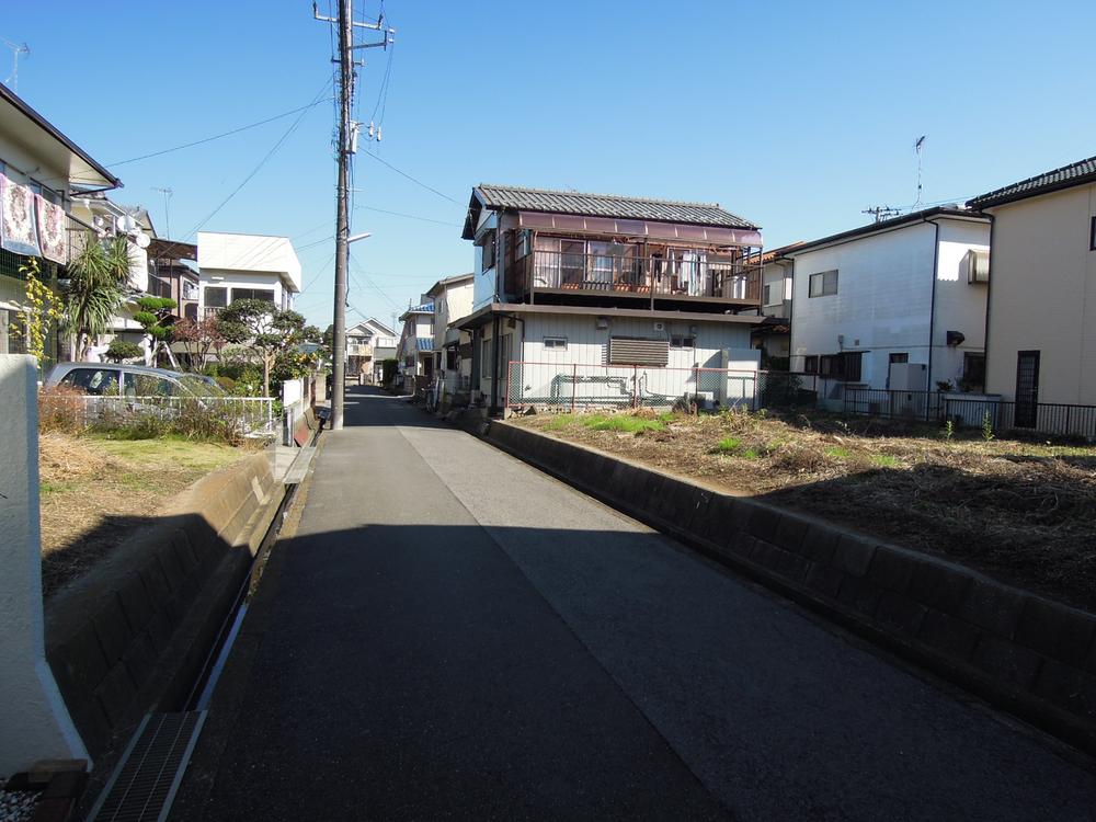 Local photos, including front road. Local (11 May 2013) Shooting