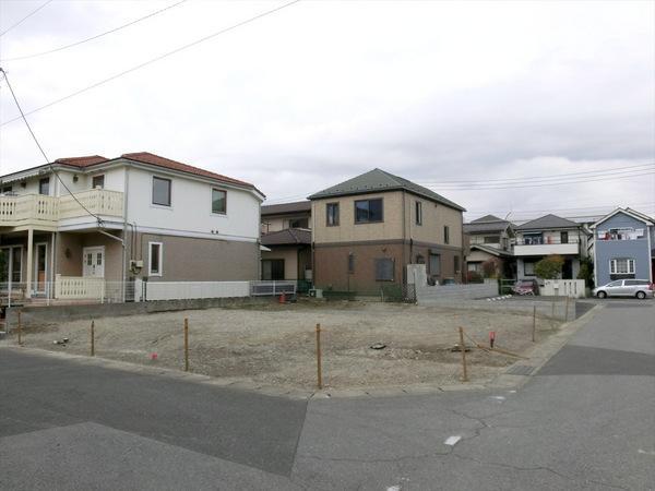 Local land photo. Day ventilation is good per corner lot