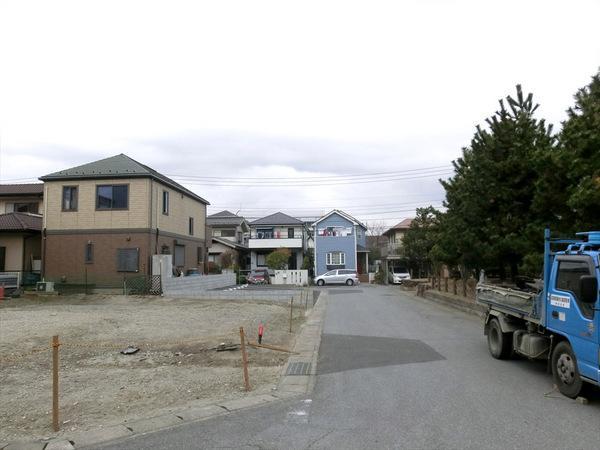 Local photos, including front road. North-east front 5.9m public road