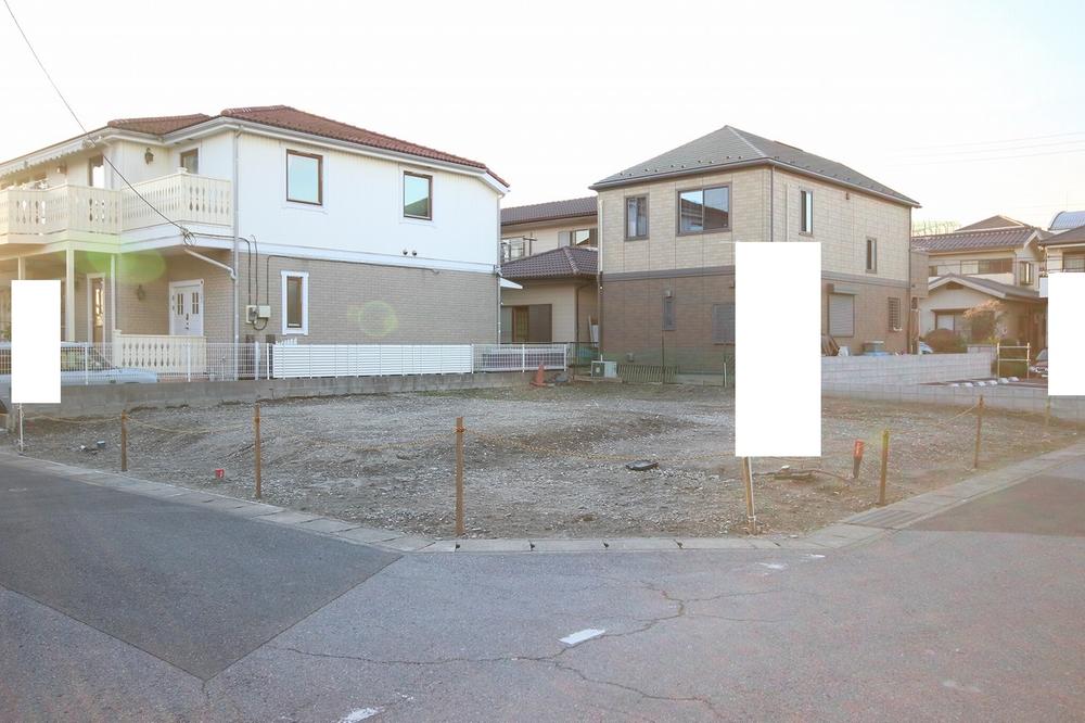 Local photos, including front road. Sense of openness is there in the corner lot