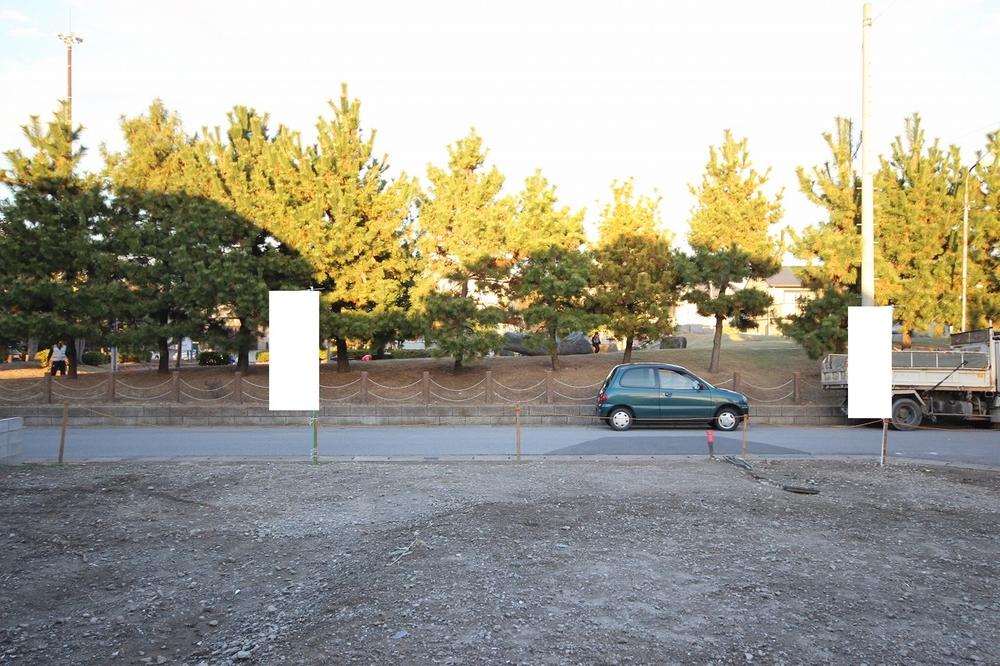 Local photos, including front road. It is a park in front of