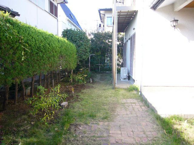 Local photos, including front road. Site (southwest)