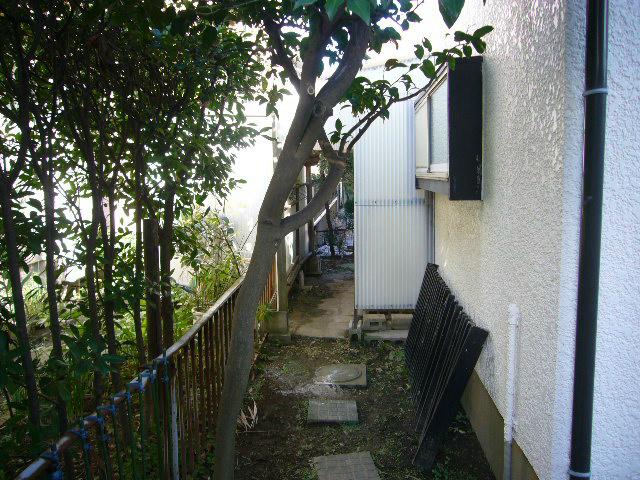 Local photos, including front road. Site (northwest)