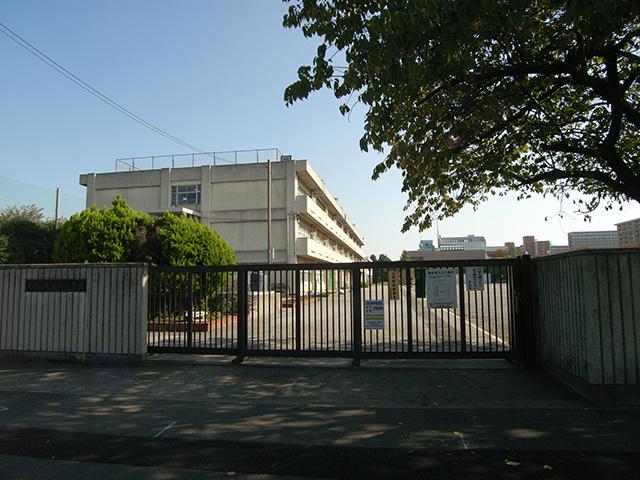 Primary school. 290m to Mihama North Elementary School