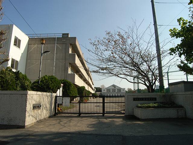 Junior high school. Mihama 350m until junior high school