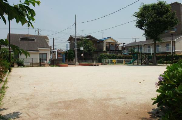 Other. Adjacent to Horie Yonchome residents' association meeting place "tide Street District park". Playground equipment such as slides are also substantial.