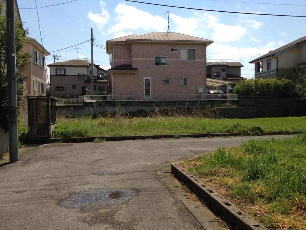 Local photos, including front road. Local (April 2013) Shooting