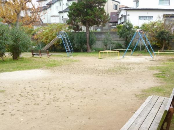 park. 10m to the park