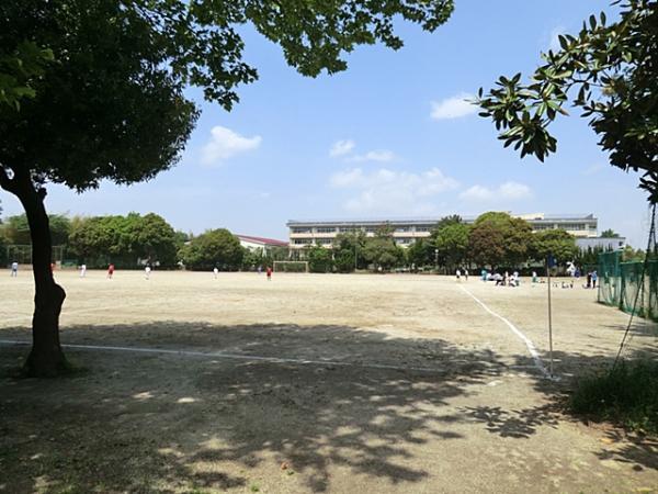 Junior high school. Katsutadai 10-minute walk from the 800m junior high school until junior high school!