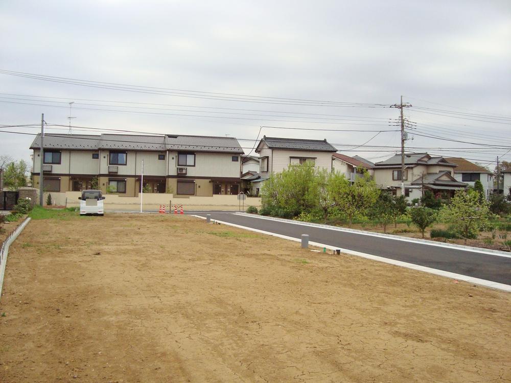 Local land photo. Yang per well in front new road southwestward