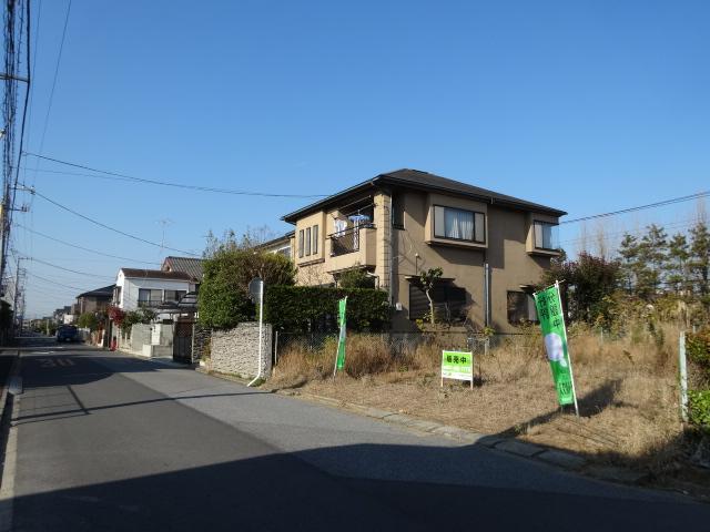 Local photos, including front road. Local (12 May 2013) Shooting