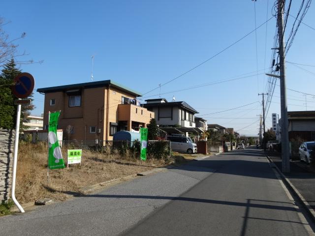 Local photos, including front road. Local (12 May 2013) Shooting