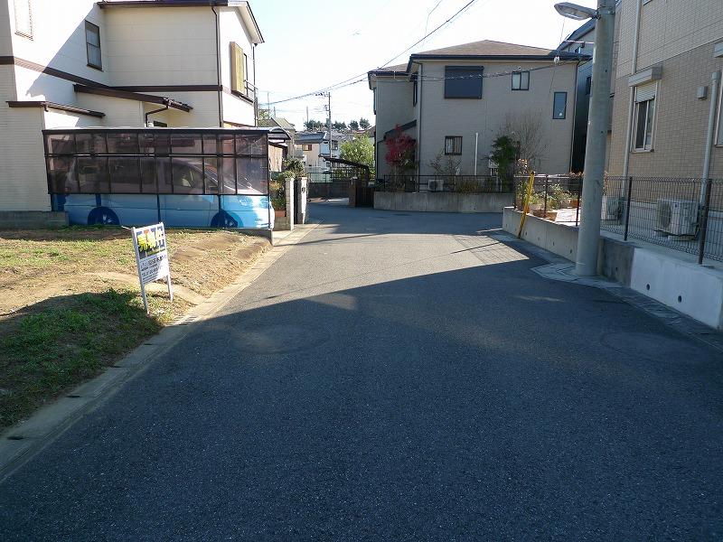 Local photos, including front road. Local (11 May 2013) Shooting