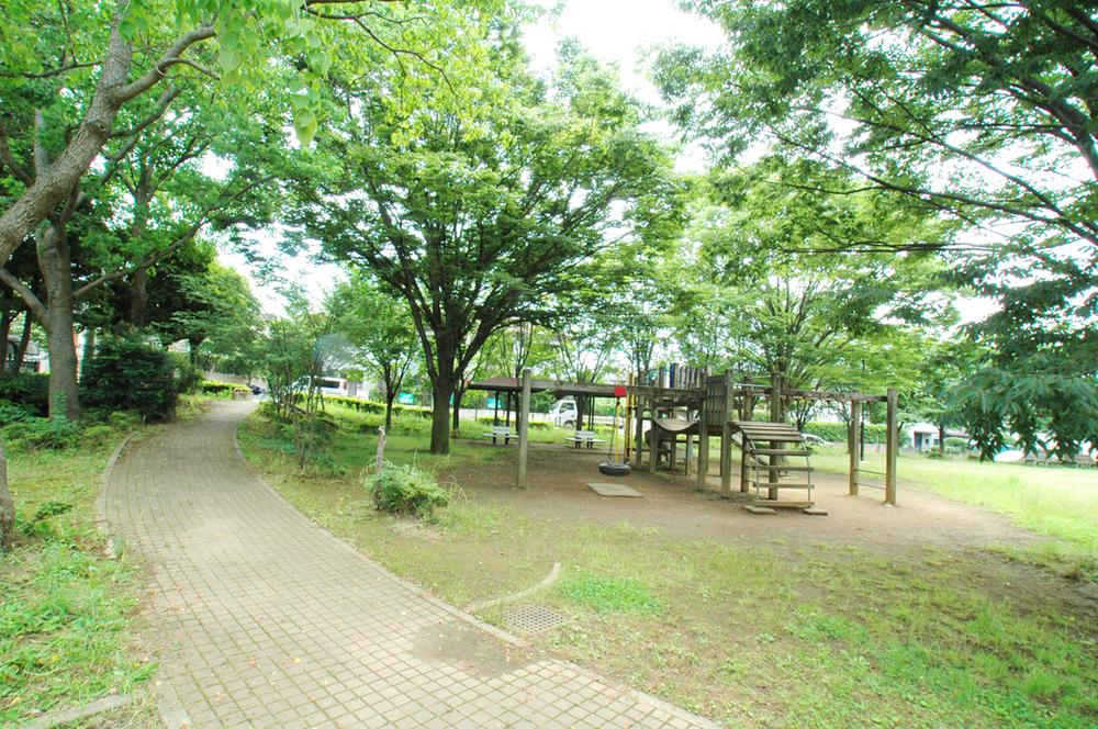 park. 230m until Akane park