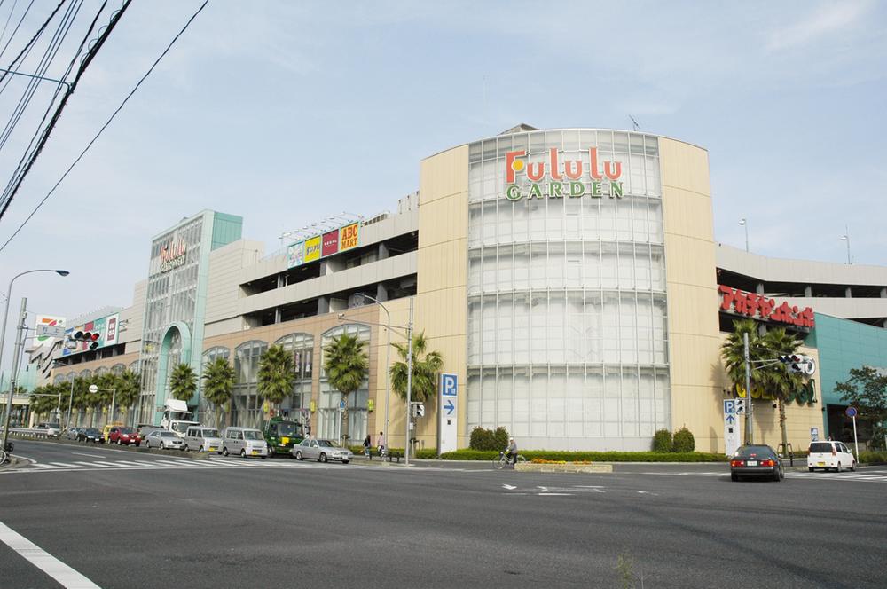 Shopping centre. Until Flour Garden 2950m