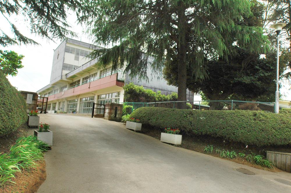 Junior high school. Katsutadai 1400m until junior high school