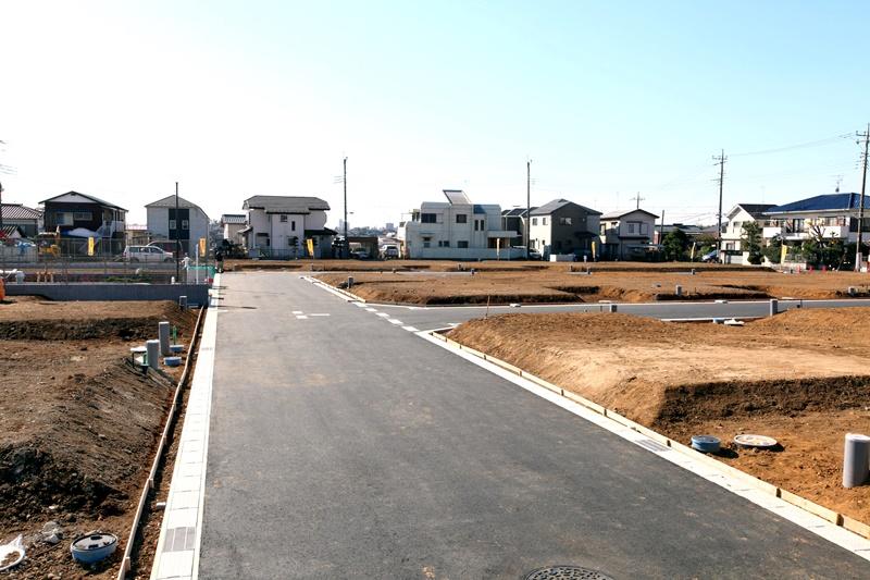 Local photos, including front road. Local (12 May 2013) Shooting