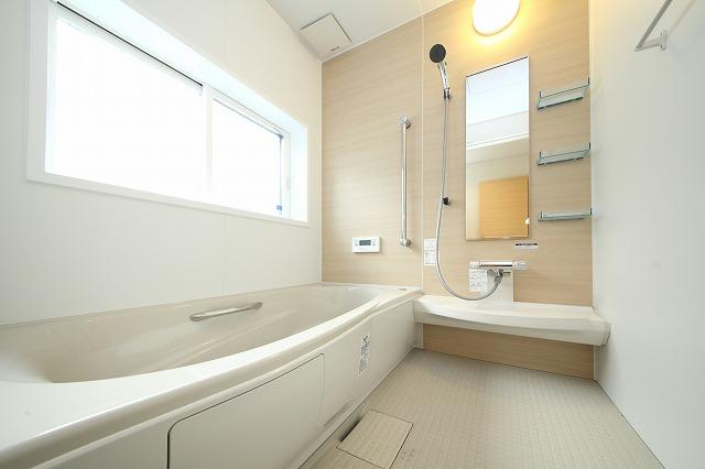 Building plan example (introspection photo). «Eco ・ La series Common Specifications » Tub of hot water is less likely to cool in a thermos effect, Feel coldness of the floor hard thermo floor ・ Use the Thermo bus lights ~ Example of construction ~