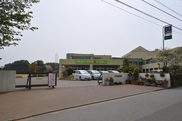 Junior high school. Yachiyo Municipal Kayada until junior high school 720m Yachiyo Municipal Kayada junior high school 720m walk 9 minutes