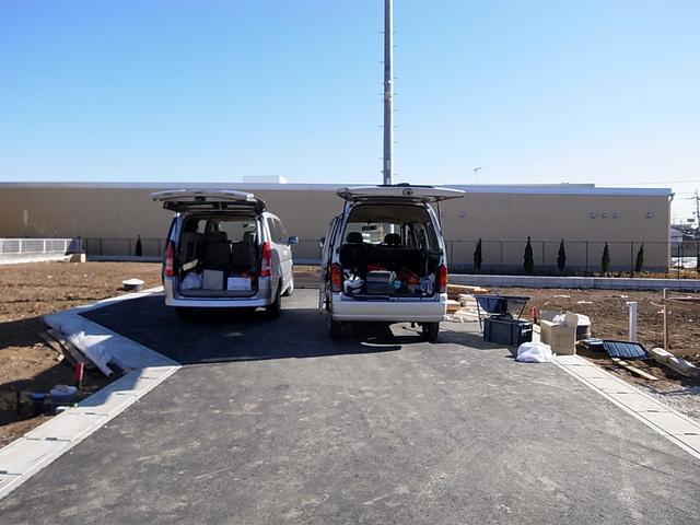 Local photos, including front road. Is the current state vacant lot