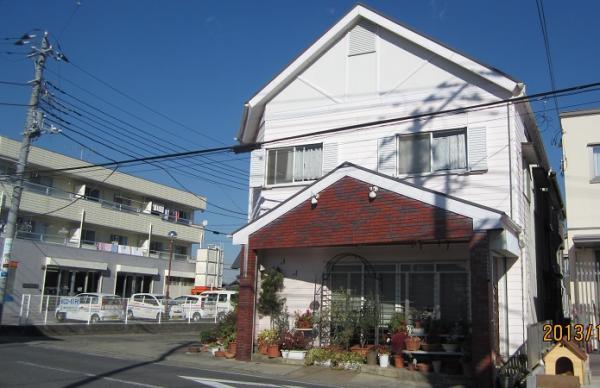 Local land photo. Sunny in the corner lot,