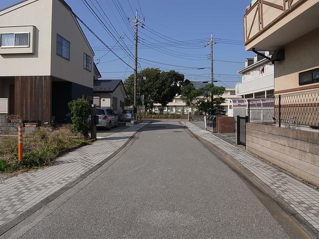 Local photos, including front road. Clean streets well-equipped compartment